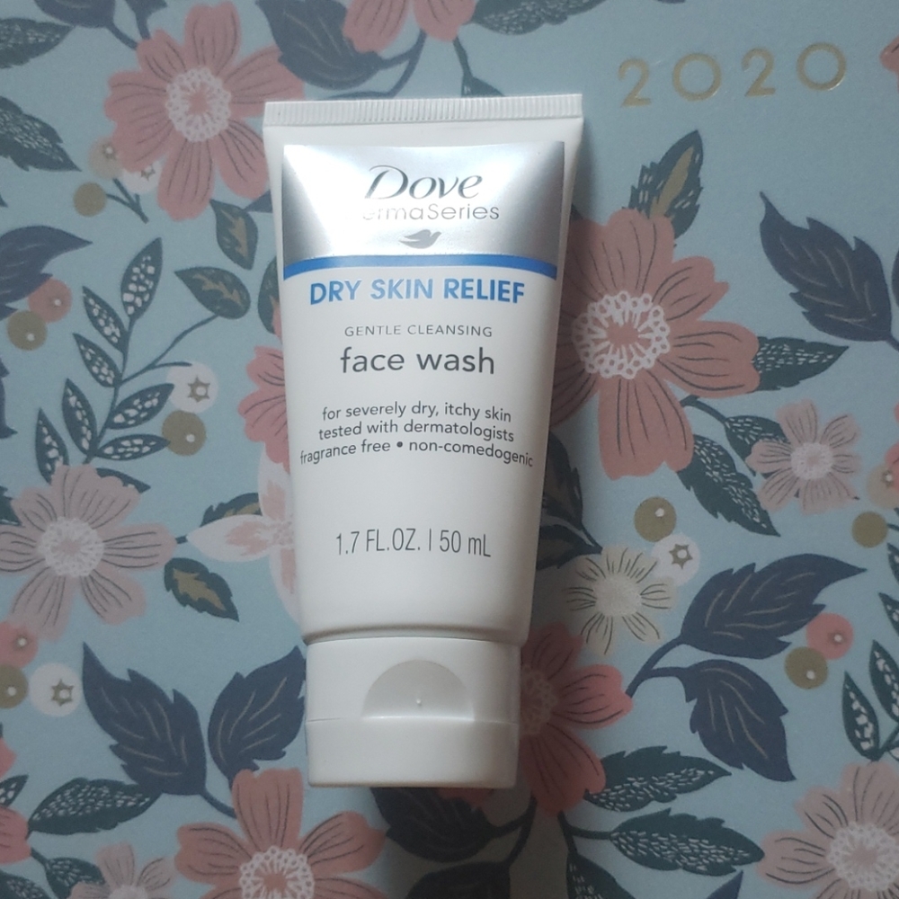 Dove dry skin relief face wash